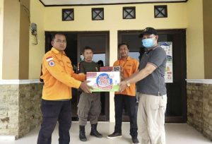 BPBD Kabupaten Bekasi Salurkan Bantuan untuk Korban Banjir Rob Muaragembong