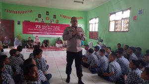 Kapolres Metro Bekasi Berikan Edukasi Kenakalan Remaja Pada Siswa SMPN 03 Cibarusah