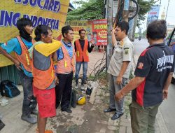 Usaha di Trotoar Jalan Trantib Cikarang Barat Lakukan Penertiban