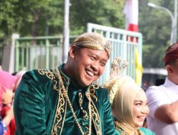 Plt Walkot Tri Adhianto Mesra Bersama Istri Di Hajatan Orang Bekasi Keren