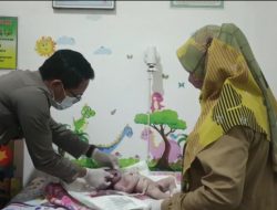 Terbungkus Almamater SMA,Bayi Perempuan Di Temukan Warga
