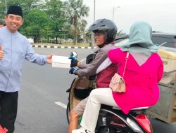 Disperkimtan Kabupaten Bekasi Berbagi Ratusan Paket Takjil Pada Warga dan Liat Tinjauan Taman Jalur Mudik