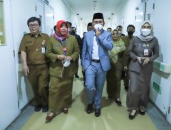 Selama Ramadan, RSUD Kabupaten Bekasi Bagikan Takjil Gratis