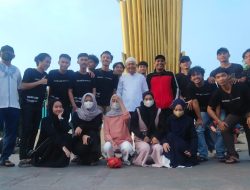 Alligator Realized Berikan Ratusan Tajil Pada Warga dan Pengendara Depan Gedung Juang