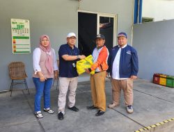 Warga Dapatkan Sembako Gratis Dari PT Witan Presisi Indonesia