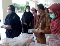 Ratusan Tajil Gratis Di Berikan Pada Keluarga Pasien Oleh Pegawai Rsud Cibitung