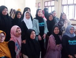 Caleg DPR RI Allegra Kartika Putri Ajarkan Siswa Islam Dar El – Shofwah Kursus Gratis Bahasa Inggris