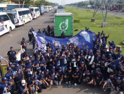 Gunakan Puluhan Bus,Ribuan Simpatisan SIQOM Birukan Gelora Bung Karno