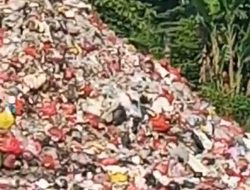 Bantaran Kali CBL Desa Sukajaya Di Jadikan Tumpukan Sampah Cemari Lingkungan
