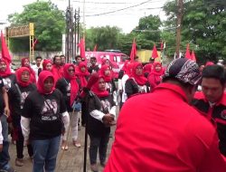 Rayakan Milad Partai Banteng,Caleg Jamaludin Bersama Kader PDIP Dapil 7 Potong Tumpeng