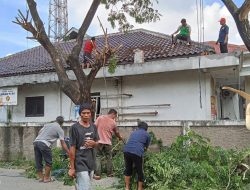 Kerja Bakti dan Bersih Kantor di Lakukan Kades Dan Pegawai Desa Wangunharja