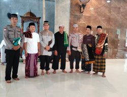 Polsek Cabangbungin Sholat Jumat Bersama Berikan Himbauan Kamtibmas