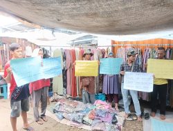 Pedagang Pasar Desa Batujaya Karawang Lakukan Aksi Damai Tolak Pengosongsn