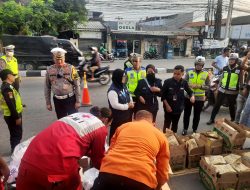 Ratusan Tajil Diberikan Satlantas Polres Metro Bekasi Untuk Para Pemudik