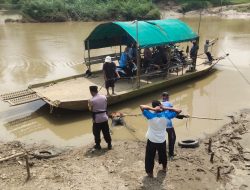Mayat Lelaki Berkaos Hitam Mengambang di Aliran Sungai Citarum