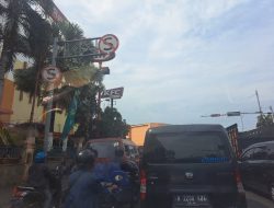 Simpang SGC kerap Macet APBD kab Bekasi Untuk Bayar Petugas Pembantu Pengatur Lalin Mubazir