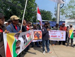 Bakar Api Unggun,Kemenyan dan Dupa Di Lakukan ALWANMI dan Alumni ST Yoseph Vincentius Saat Aksi Di PN Kota Bekasi