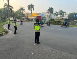 Mobilitas Tinggi di Jam Sibuk, Personel Polres Metro Bekasi Diterjunkan Pastikan Kelancaran Dan Keselamatan Berlalulintas