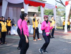 Kapolres Metro Bekasi Gelar Olahraga Bersama Dan Berikan Doorprize Sambut HUT Bhayangkara ke-78