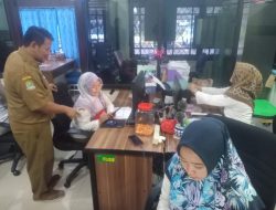 Sekcam Sidak Handphone PNS Bawahan ,Antisipasi Judi Online