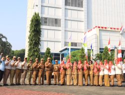 Pj Wali Kota Bekasi Berikan Penghargaan Bagi PPID Pelaksana Terbaik 2024