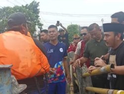 Ade Koswara Kunang Akan Beri Perhatian Khusus,Saat Berdialog Dengan Petugas Pembersih Sampah Kali Malang