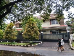 Anggota DPRD Kota Bekasi, Gilang, Reses Di Rumah Pribadi Sekaligus Pamer Rumah Mewah