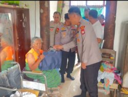 Lansia Alami Penyakit Stroke Tak Kuasa Menahan Tamgis, Dapatkan Bnatuan Polsek Tarumajaya