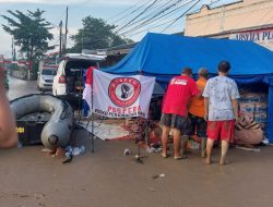 Banjir Besar di Pondok Gede Permai, Warga Dievakuasi; Posko Pospera Siaga di Titik Strategis