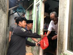 Aksi Sosial Pemuda Bekasi di Hari Lahir Pancasila, Bagikan Paket Sembako Door to Door