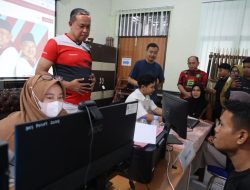 Wali Kota Bekasi Tinjau Langsung Pelaksanaan Pra-Pendaftaran SPMB 2025
