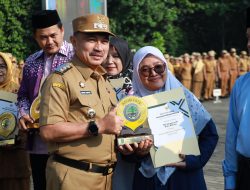 Pemerintah Kota Bekasi Serahkan Penghargaan Sekolah Adiwiyata Tahun 2025