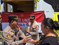 300 Nasi Kotak untuk Warga Cipayung dan Labansari di Berikan Polsek Cikarang Timur