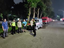 Polsek Cikarang Timur Tertibkan Truk Parkir Liar di Depan Ruko Gardenia