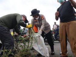 Kapolres Metro Bekasi Turun Dalam Aksi Bersih Kalimalang