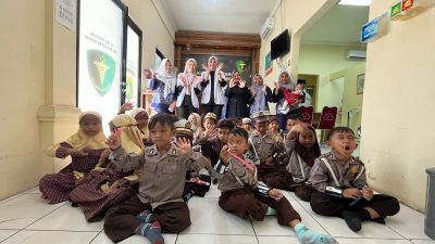 SiDokkes Polres Metro Bekasi Edukasi Siswa TK Amarika Lewat Program Polisi Sahabat Anak