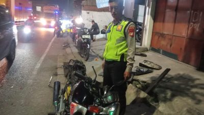 Unit Lantas Polsek Cikarang Timur Respon Cepat Insiden Laka Lantas di Rengas Bandung