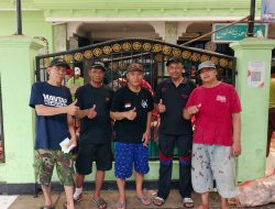 Warga Pisang Batu Kompak Kerjakan Pemotongan Hewan Kurban di Masjid Hidayatusholihin