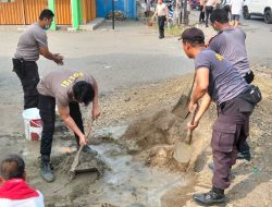 Wujud Kepedulian untuk Keselamatan Pengendara, Polsek Serang Baru Cor Sisi Badan Jalan