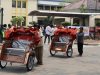 Ratusan Warga kabupaten Kabupaten Bekasi Dapatkan Becak Listrik Bantuan Presiden Prabowo