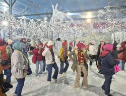 Perlombaan line Dance di Atas Salju di Gelar First Frozen Kingdom