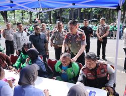 Bersama Ojol, Kapolda Metro Jaya Sapa Pengemudi dan Ajak Peduli Kesehatan